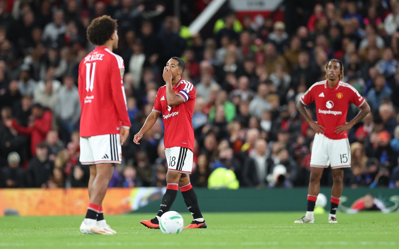 Manchester United yaanguka Old Trafford, yatupwa nje kwenye Carabao